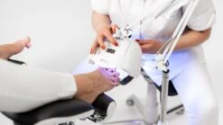 SUNfeet UV Lamp Op Statief - Lamp Voor Gelnagels 80W - LED Lamp Nagels - Gellak Lamp - Nageldroger - Wit -Cosmetica Aanbiedingen 1200x674